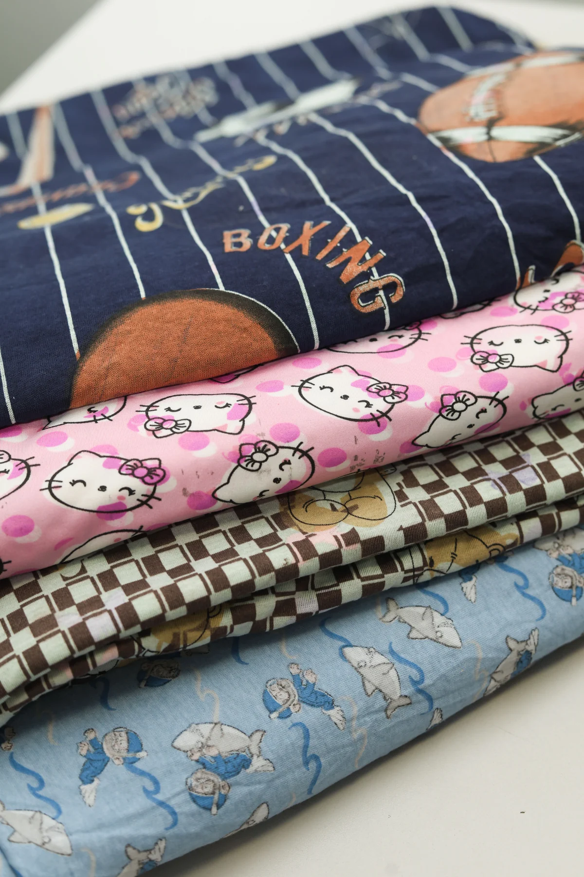 Malhas com estampas variadas da linha Borrão